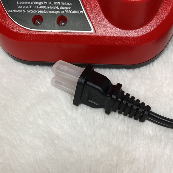 Milwaukee M12 12- Volt Lithium-Ion Battery Charger - Picture 4 of 11